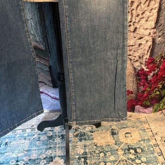 Guess Jeans Foxy Flare Leg embroidered distressed jeans, size 27, excellent - Picture 7 of 16